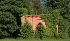 Ruiny kaplicy cmentarnej