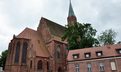Kościół parafialny pw. Macierzyństwa Najświętszej Maryi Panny w Trzebiatowie