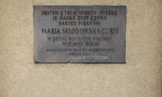 Tablica pamiątkowa na cześć Marii Skłodowskiej Curie