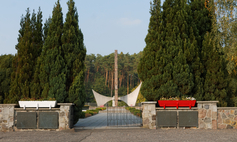 Pomnik poświęcony żołnierzom poległym w 1945 roku