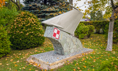 Rzeźba symbolizująca Polskie Lotnictwo
